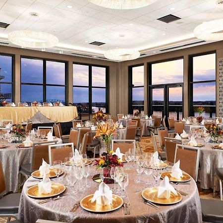 The Merrill Hotel & Conference Center, Muscatine, A Tribute Portfolio Hotel Екстериор снимка