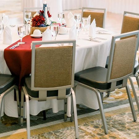 The Merrill Hotel & Conference Center, Muscatine, A Tribute Portfolio Hotel Екстериор снимка