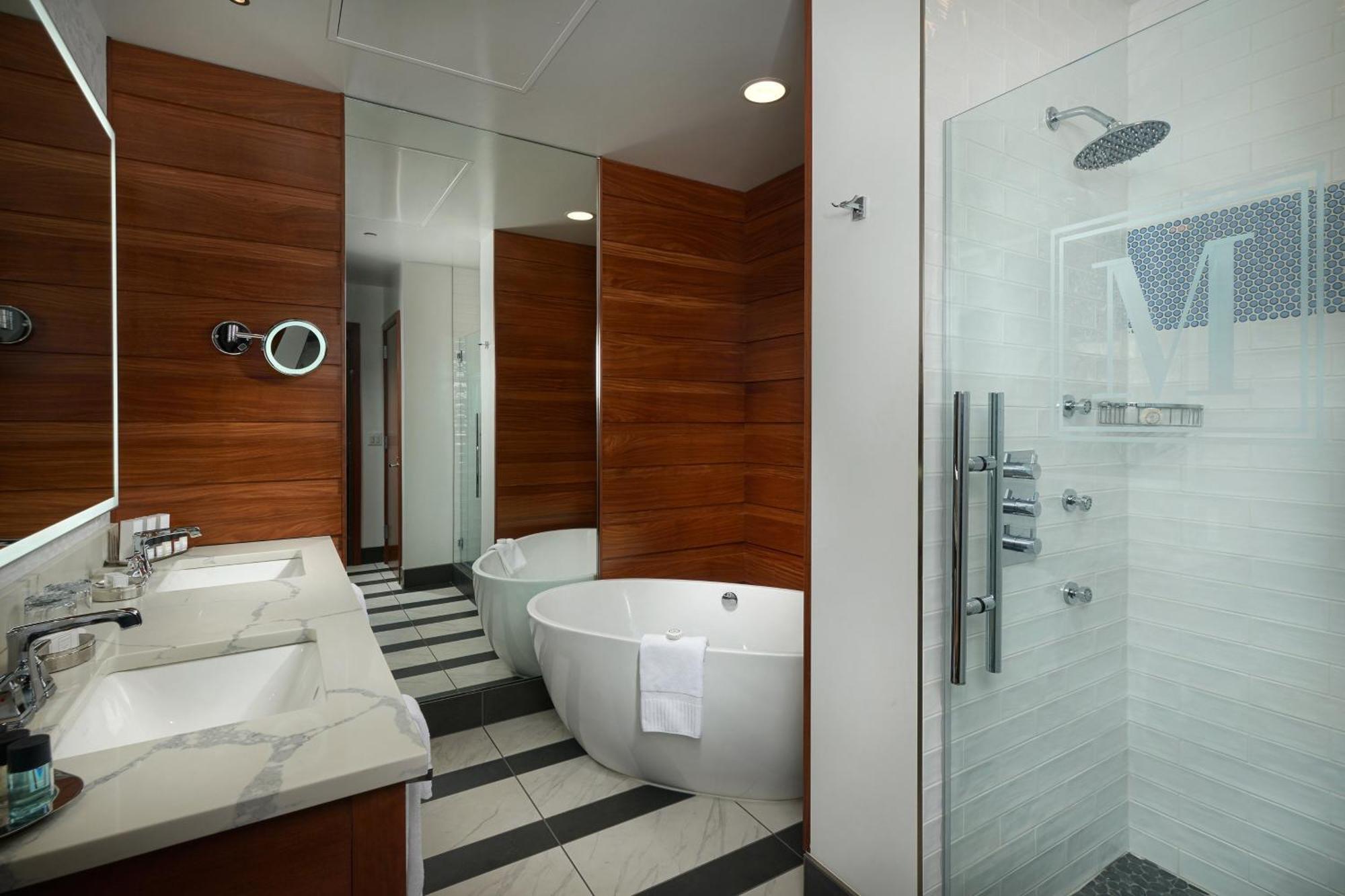 The Merrill Hotel & Conference Center, Muscatine, A Tribute Portfolio Hotel Екстериор снимка