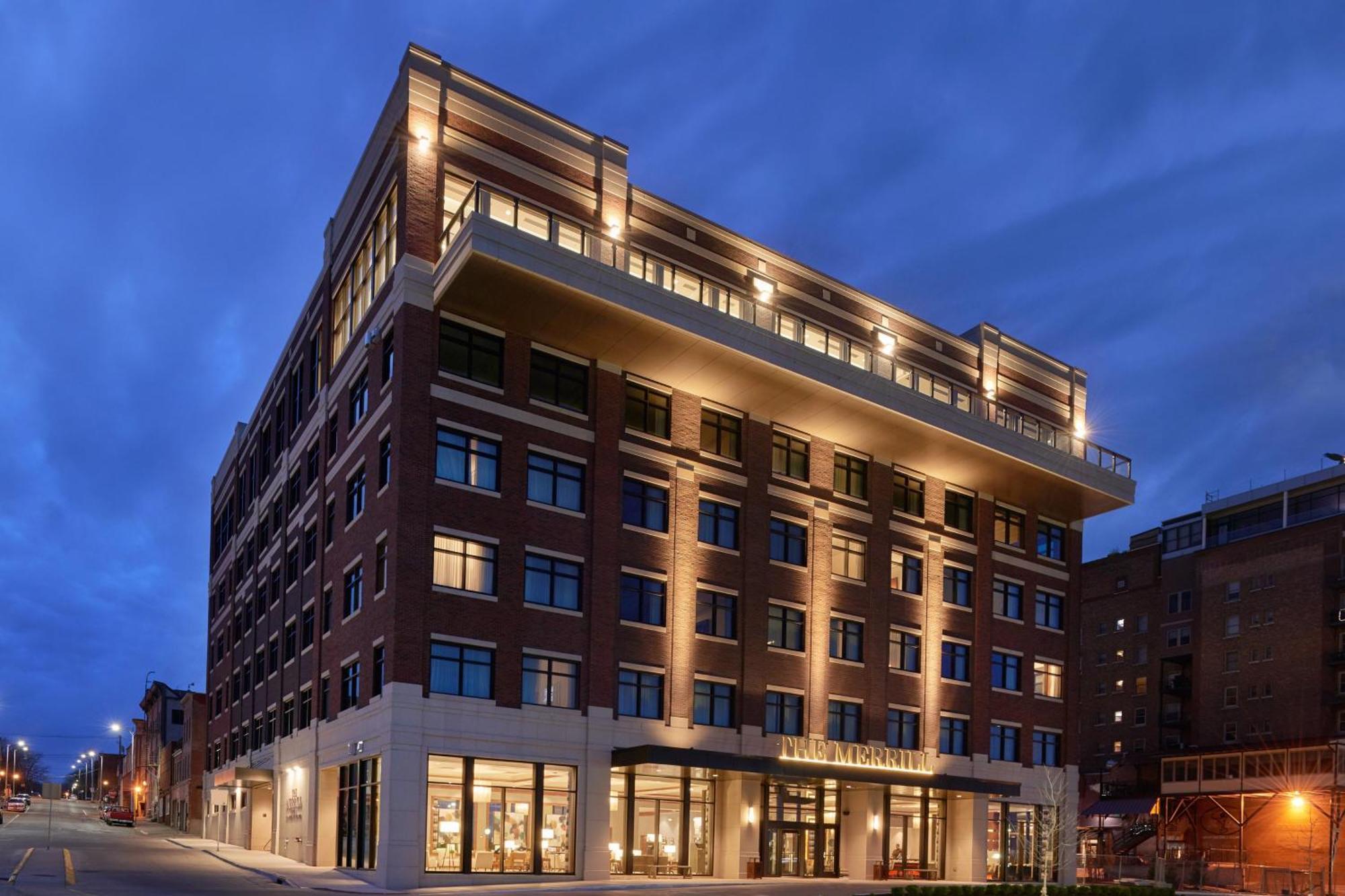 The Merrill Hotel & Conference Center, Muscatine, A Tribute Portfolio Hotel Екстериор снимка